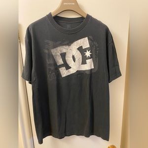 DC men’s tee